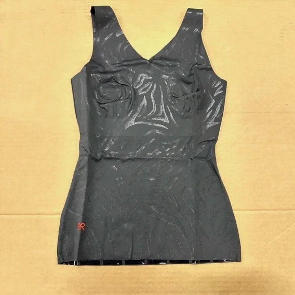 New Ruby Ribbon Gilded Tiger V-Neck Tank Cami Black 32